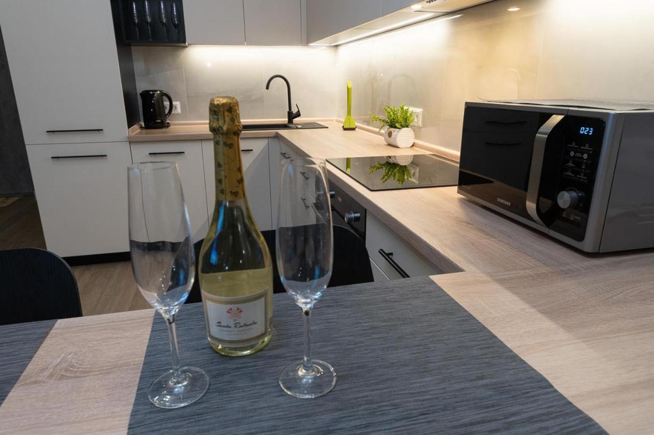 New Modern Apartments. Metro Minskaya 키예프 외부 사진